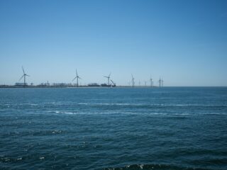 Morska energetyka wiatrowa: koszty, finansowanie i integracja z siecią