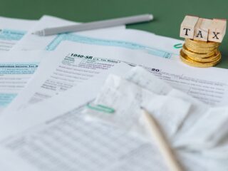 Deficyt budżetowy i finansów publicznych: pomiar, przyczyny i skutki
