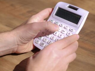 Homo oeconomicus: model racjonalnego człowieka i jego ograniczenia