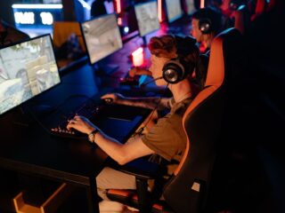 E-sport jako biznes: prawa, przychody i zależność od wydawców gier
